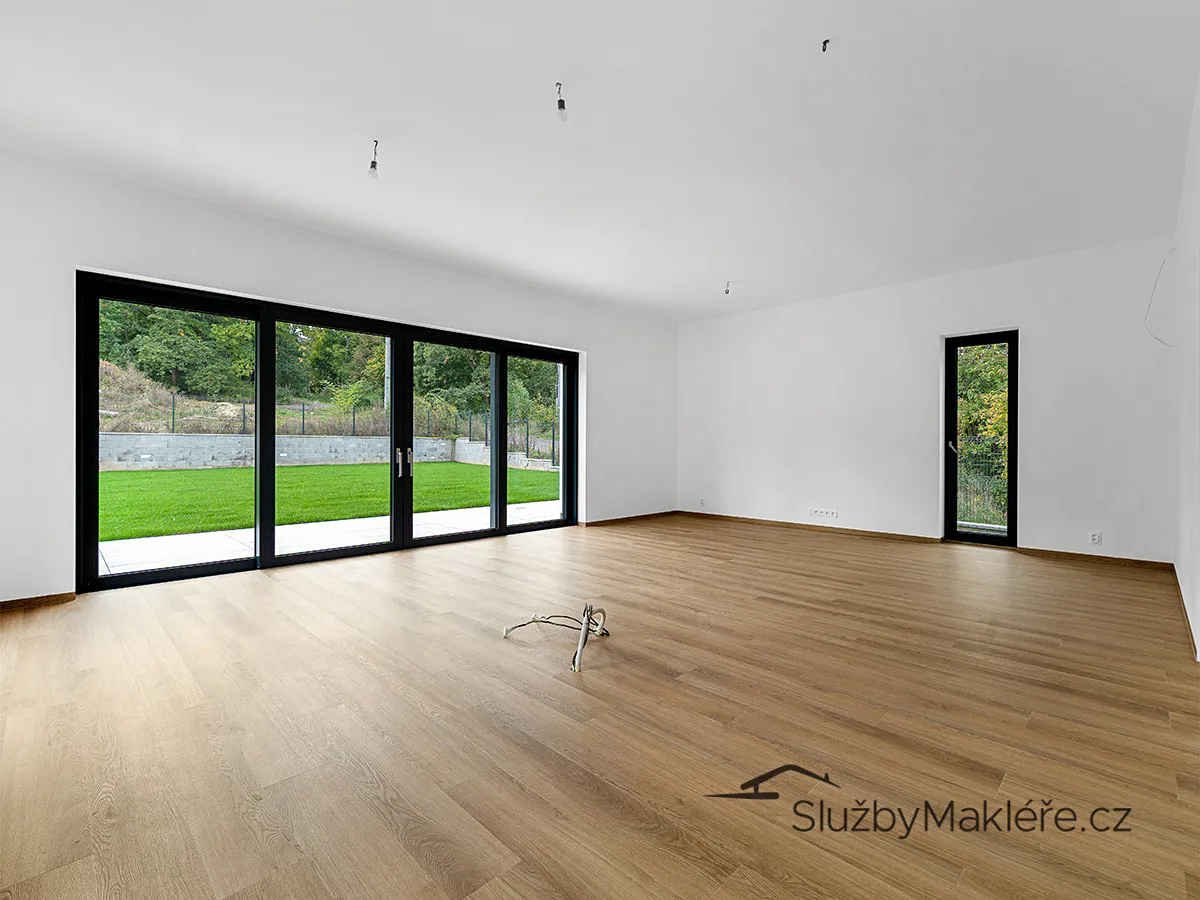 Rodinný dům, 231 m², fotografie 2