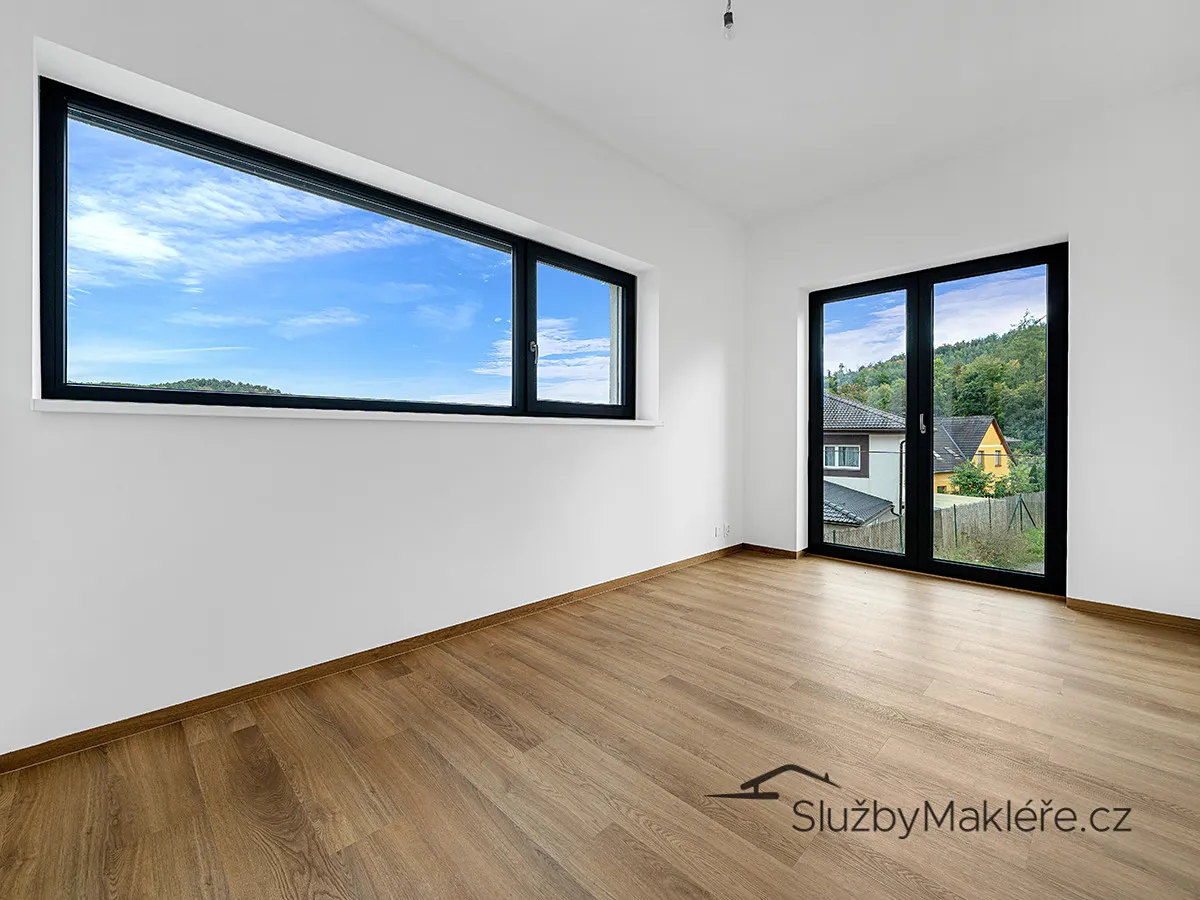 Rodinný dům, 231 m², fotografie 3
