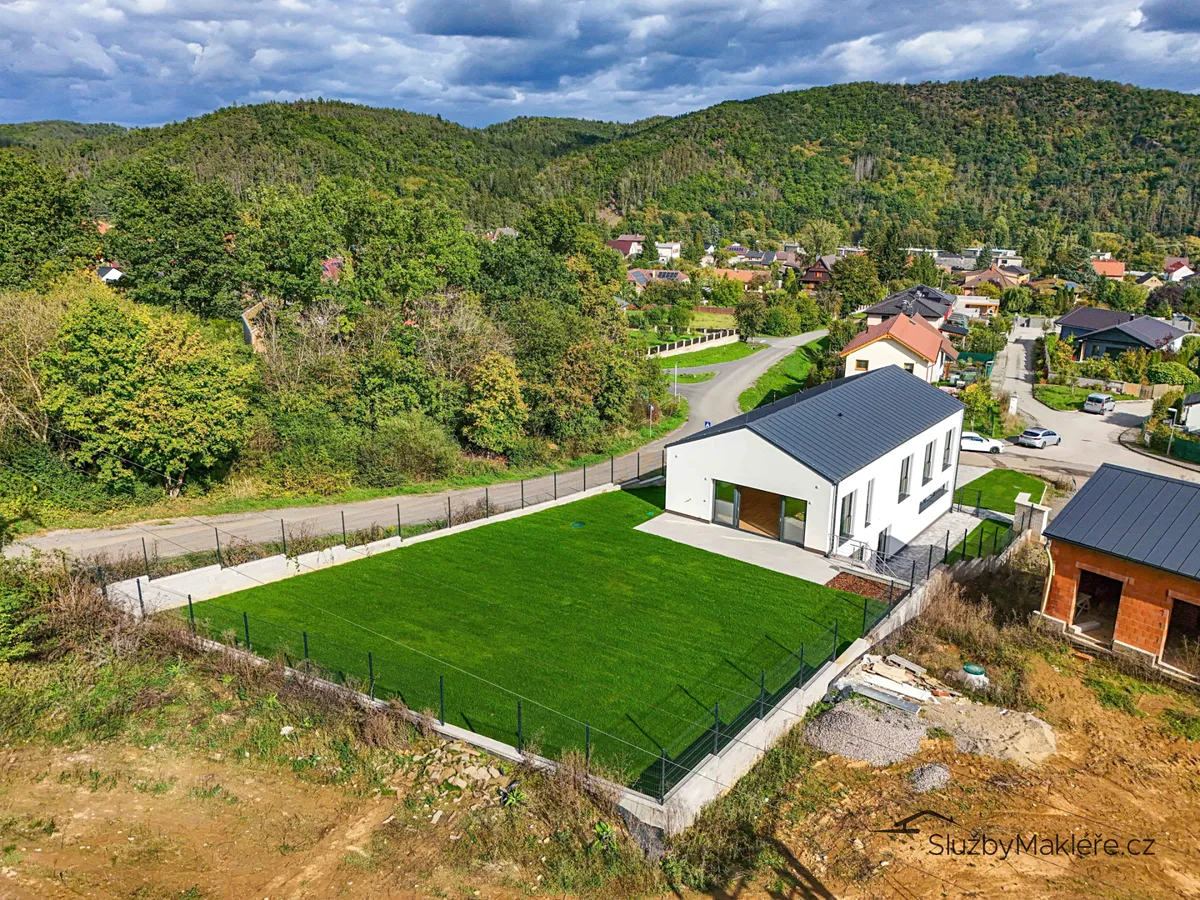 Rodinný dům, 231 m², fotografie 8